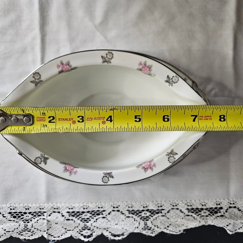 Noritake China Anita Pattern 5309 Gravy Boat with Attached Tray 7.5